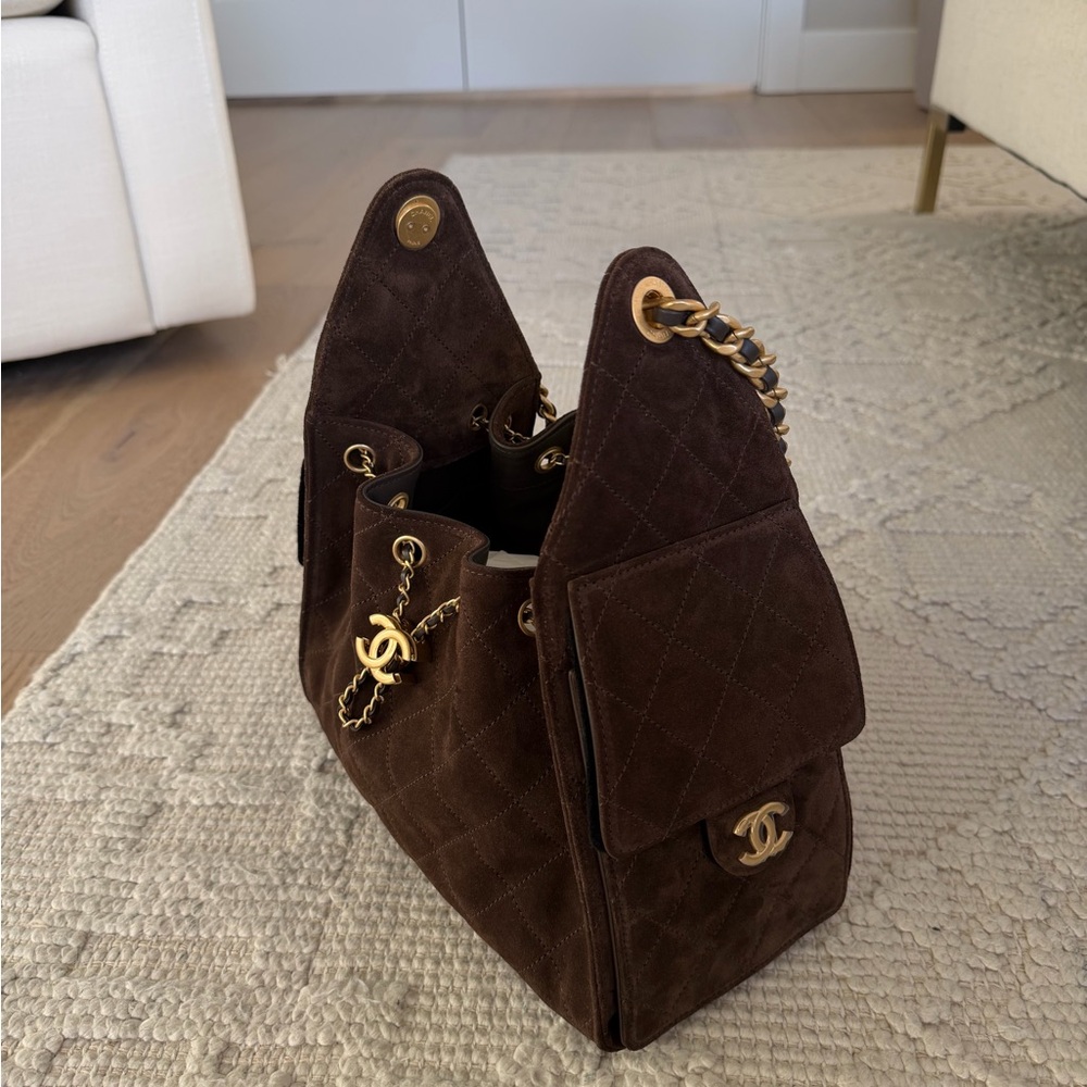 New CHANEL 25 Brown Suede Small
Hobo Tote - Picture 5 of 12